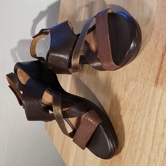 Naturalizer Shoes - Naturalizer N5 "Tenor" comfort wedge sandal.